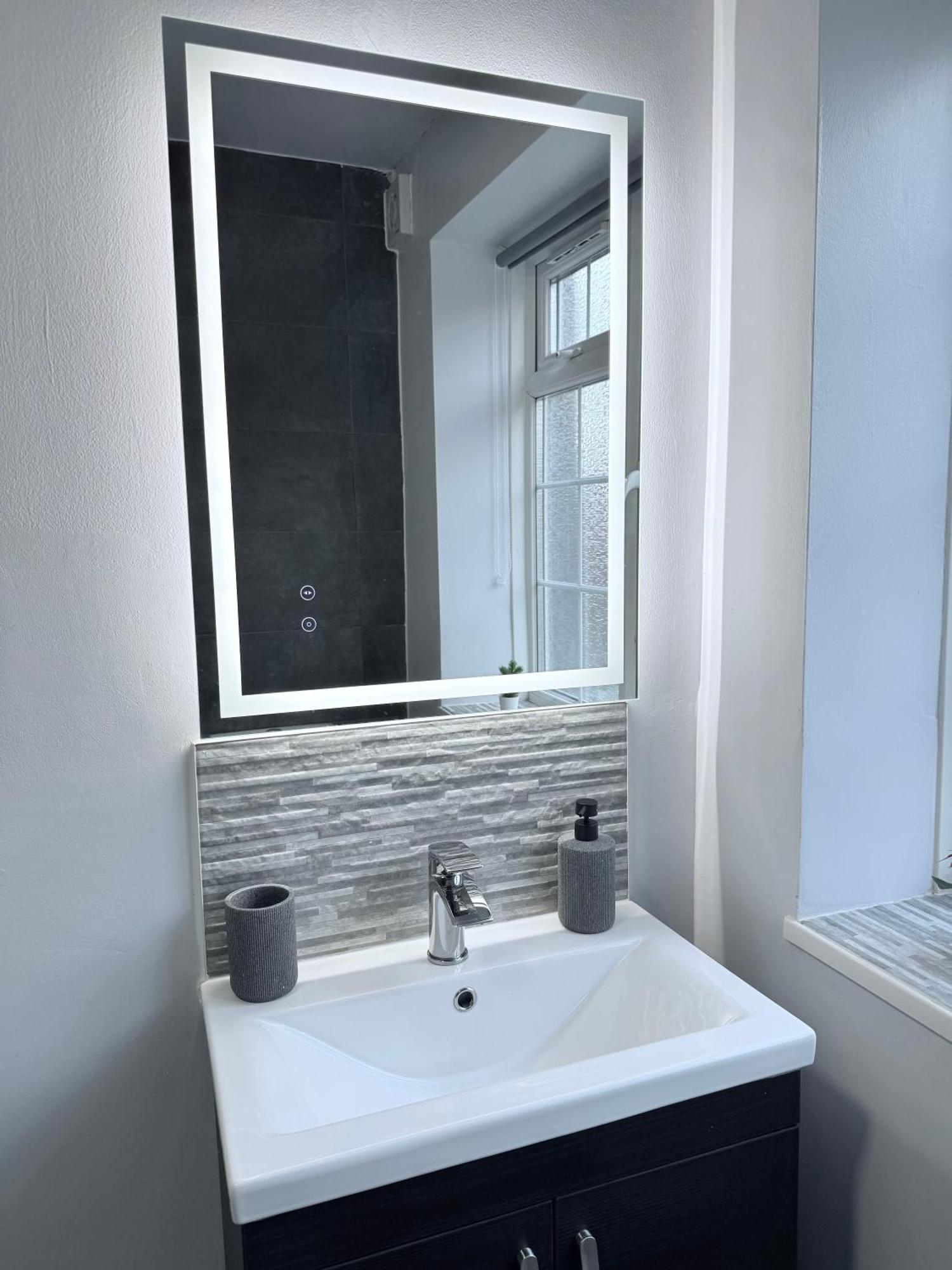 Staylondon - Sleeps 6 With Free Parking - Tourist, Concerts & Matches Extérieur photo